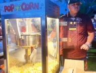 recreation staffer makes the pspcorn at Dobson Ranch 2020 Movie in the Park event